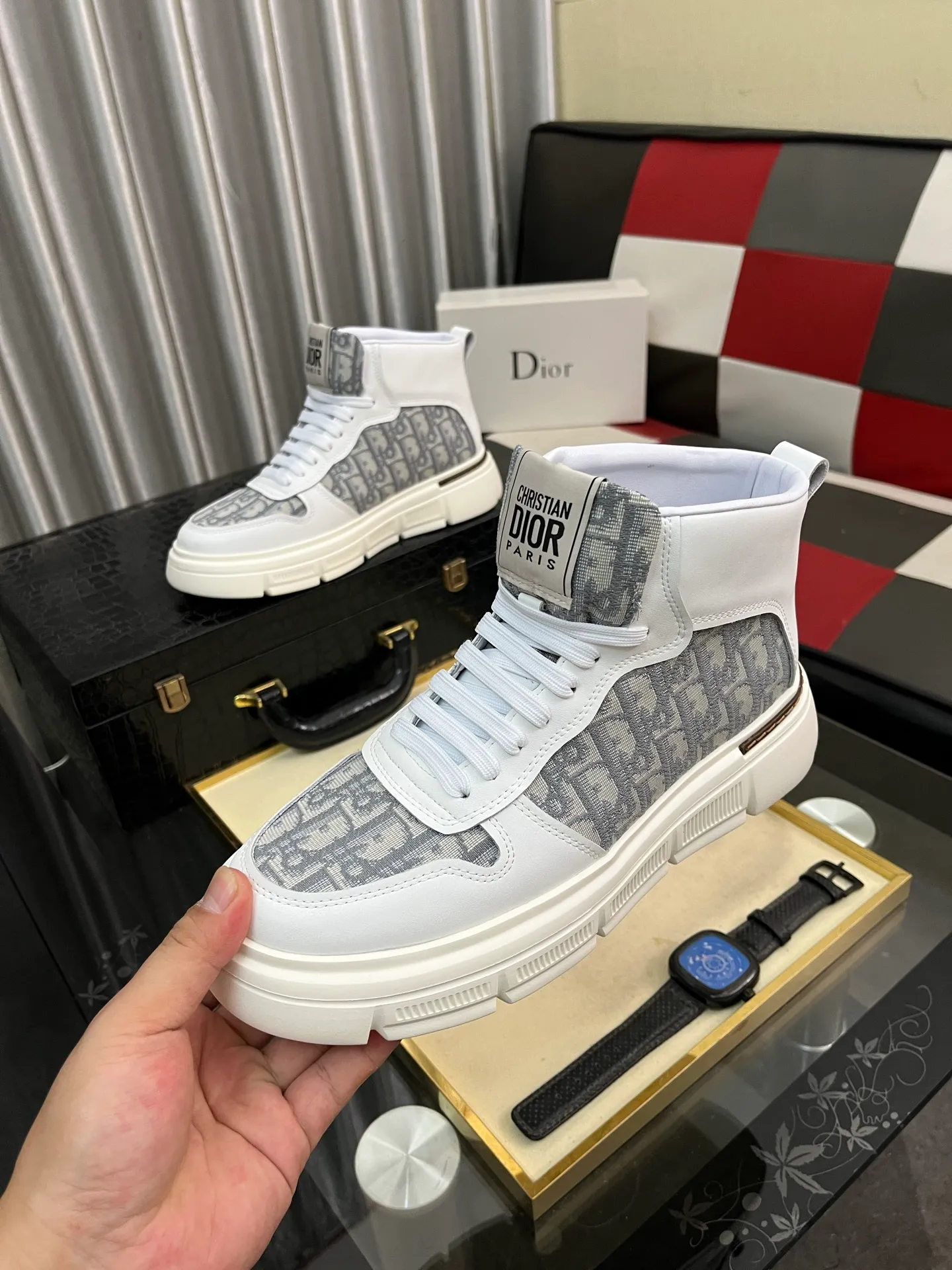 Men's shoes💰420⌚️⌚️[Dior] Dior's new men's genuine leather casual shoes, the highest version on the market, any comparison is welcome🆚! The original leather has excellent texture and is super high-end! Fetal sheep net lining imported from Italy, removable pad! Luxurious materials and fine workmanship, highly recommended! Code number: 38-442️⃣Colors available